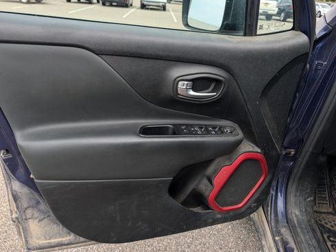 Used 2018 Jeep Renegade Trailhawk w/ Cold Weather Group II AWD/4WD image 7