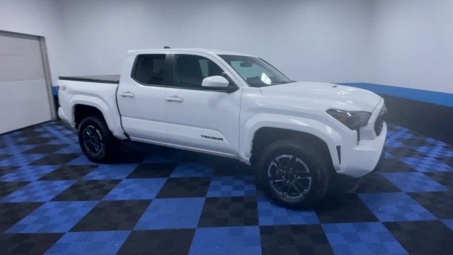 Used 2024 Toyota Tacoma TRD Sport AWD/4WD image 2
