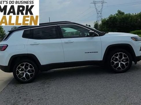 Used 2025 Jeep Compass Limited AWD/4WD image 9