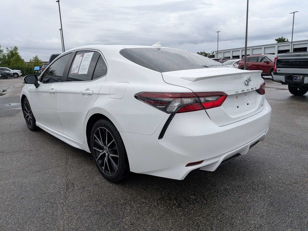 Used 2023 Toyota Camry SE FWD image 5