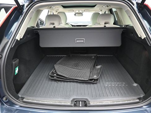 Used 2024 Volvo XC60 B5 Plus w/ Protection Package Premier image 32