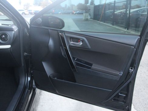 Used 2018 Toyota Corolla iM image 11