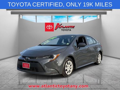 Used 2024 Toyota Corolla LE FWD image 2