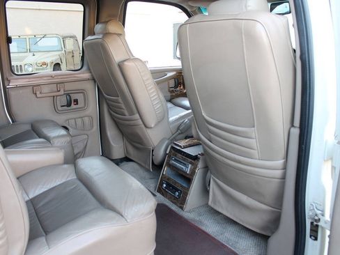 Used 2006 Chevrolet Express 1500 RWD image 44