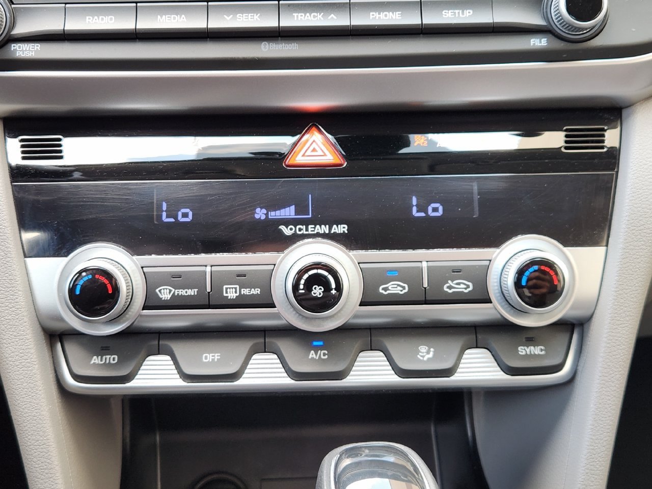 Used 2020 Hyundai Elantra SE FWD image 16