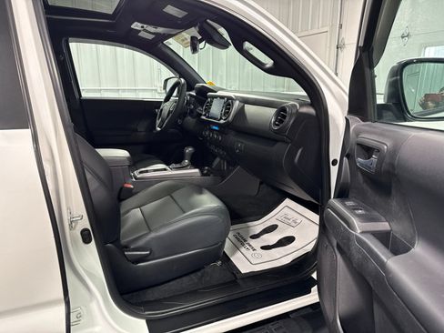 Used 2023 Toyota Tacoma TRD Sport w/ TRD Premium Sport Package AWD/4WD image 10