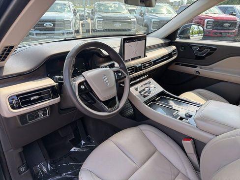 Used 2023 Lincoln Aviator Reserve w/ Equipment Group 201A AWD/4WD image 12