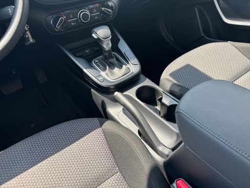 Used 2025 Kia Soul LX w/ LX Technology Package FWD image 39