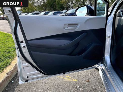 Used 2025 Toyota Corolla LE image 10