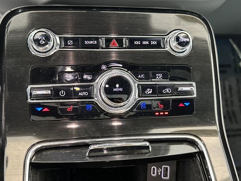 Used 2022 Lincoln Nautilus Reserve image 23