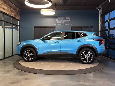 Used 2025 Chevrolet Trax RS FWD image 6