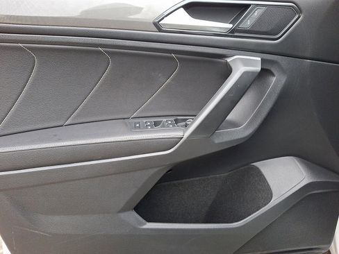 Used 2023 Volkswagen Tiguan SE image 13