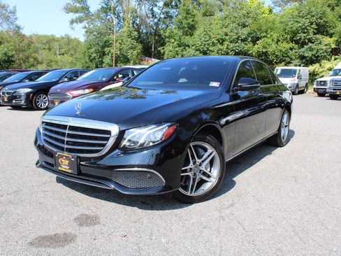 Used 2017 Mercedes-Benz E 300 4MATIC image 1