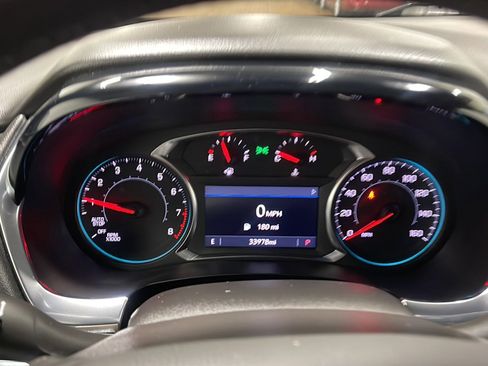 Used 2023 Chevrolet Traverse LT FWD image 5
