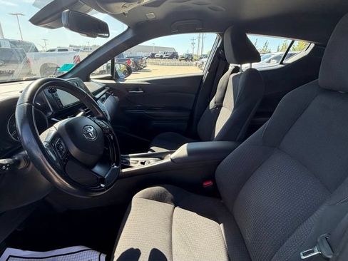 Used 2018 Toyota C-HR XLE FWD image 11