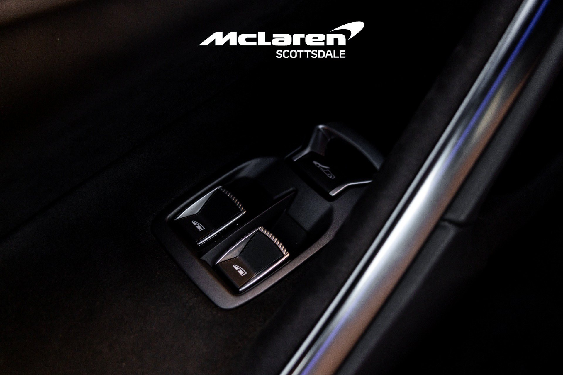 Used 2025 McLaren Artura Spider RWD image 26