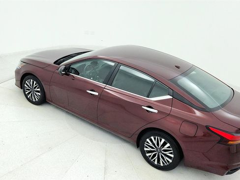 Used 2025 Nissan Altima 2.5 SV image 34