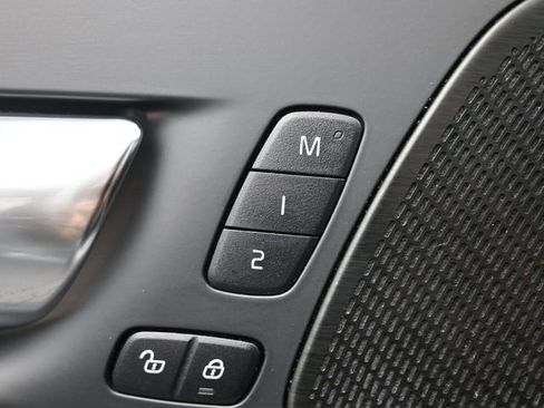 Used 2023 Volvo XC60 B6 Ultimate w/ Protection Package Premier image 29