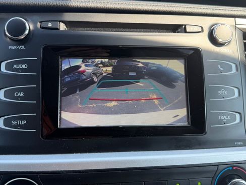 Used 2019 Toyota Highlander LE FWD image 11
