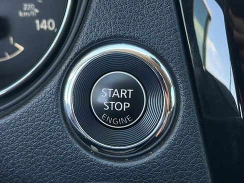 Used 2020 Nissan Rogue SV w/ Premium Package image 23