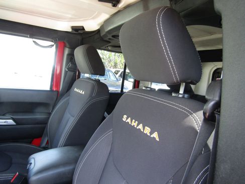 Used 2014 Jeep Wrangler Unlimited Sahara w/ Max Tow Package image 13