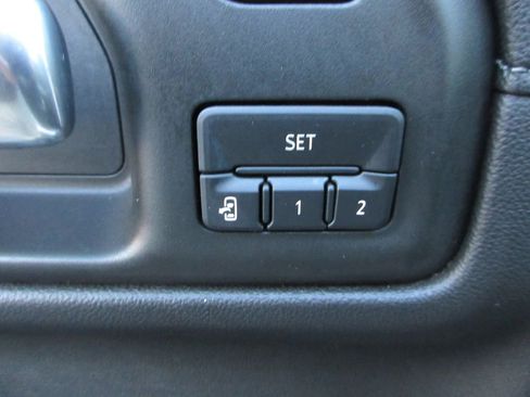 Used 2019 Chevrolet Silverado 1500 LTZ image 24