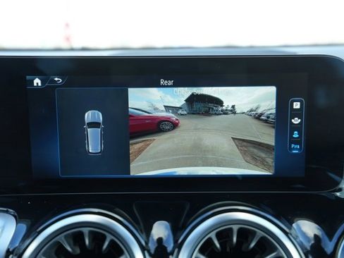 Used 2025 Mercedes-Benz GLB 250 4MATIC image 28