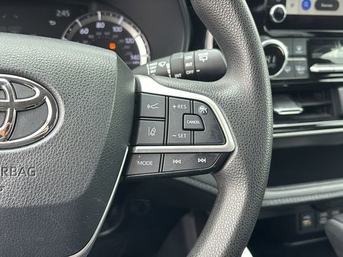 Used 2023 Toyota Highlander L image 18