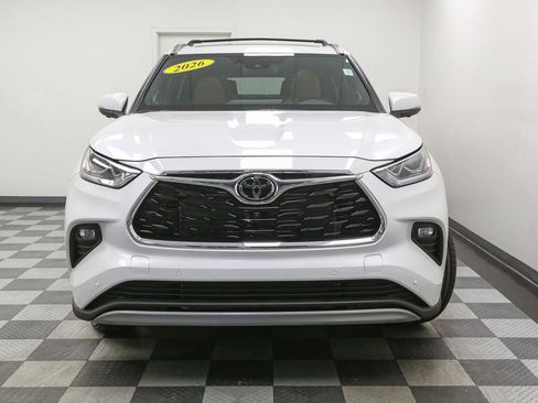 Used 2026 Toyota Highlander Platinum AWD/4WD image 4