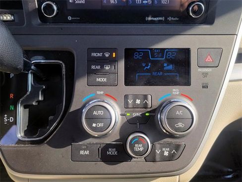 Used 2020 Toyota Sienna LE image 24