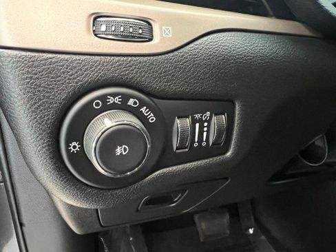 Used 2016 Jeep Cherokee Latitude w/ Cold Weather Group image 26