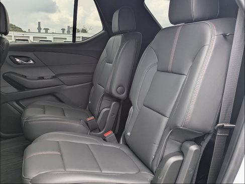 Used 2023 Chevrolet Traverse RS AWD/4WD image 14
