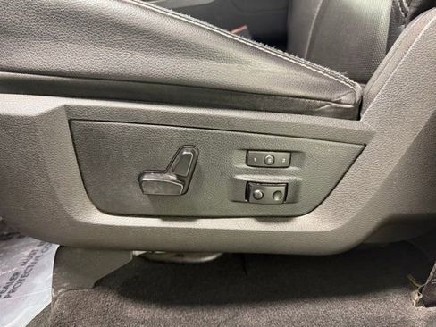 Used 2016 RAM 1500 Laramie image 12