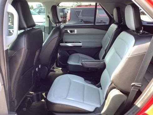 Used 2021 Ford Explorer XLT w/ Equipment Group 202A AWD/4WD image 10