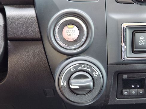 Used 2023 Nissan Titan SV w/ SV Convenience Package AWD/4WD image 26