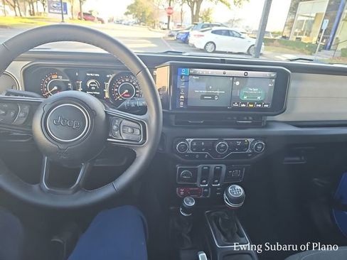 Used 2025 Jeep Wrangler Willys image 13