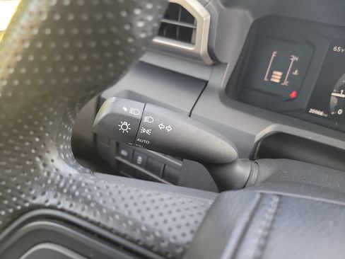 Certified 2024 Toyota Tacoma SR image 31