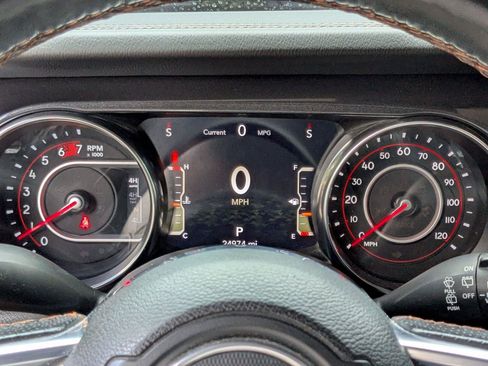 Used 2021 Jeep Wrangler Unlimited Rubicon w/ Dual Top Group AWD/4WD image 10
