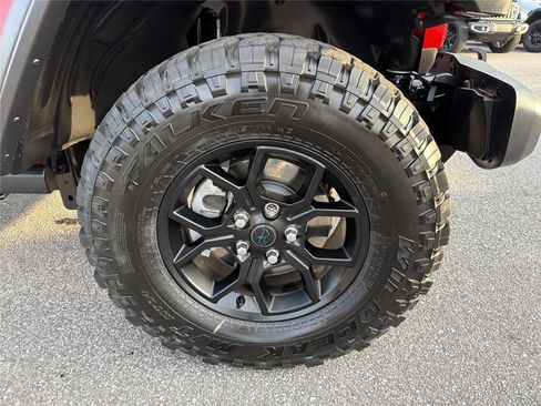 Used 2025 Jeep Wrangler Willys image 12