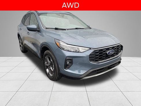 Certified 2025 Ford Escape ST-Line Select AWD/4WD image 3