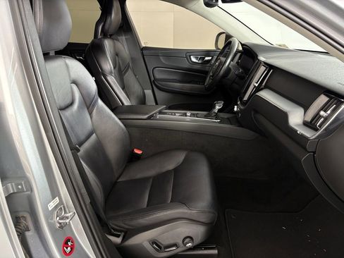 Used 2018 Volvo XC60 T6 Momentum w/ Vision Package image 42