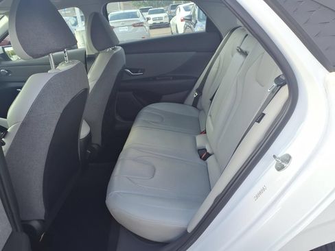 Used 2024 Hyundai Elantra Limited FWD image 18