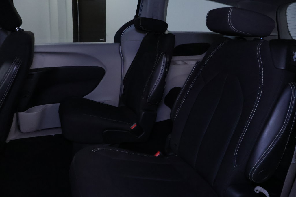 Used 2023 Chrysler Voyager LX FWD image 15