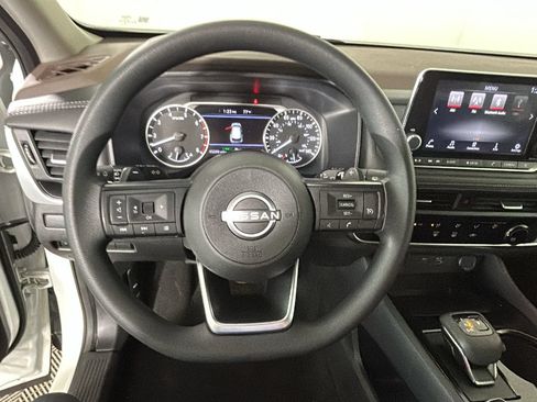 Used 2023 Nissan Rogue S AWD/4WD image 18