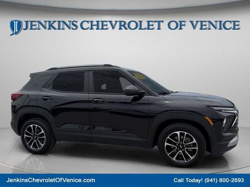 Used 2024 Chevrolet TrailBlazer LT FWD image 2