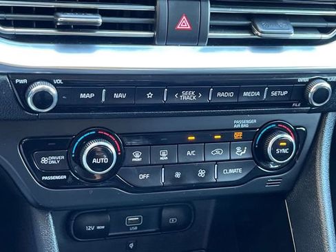 Used 2021 Kia Niro EX Premium image 24