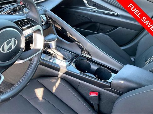 Used 2025 Hyundai Elantra SEL FWD image 17