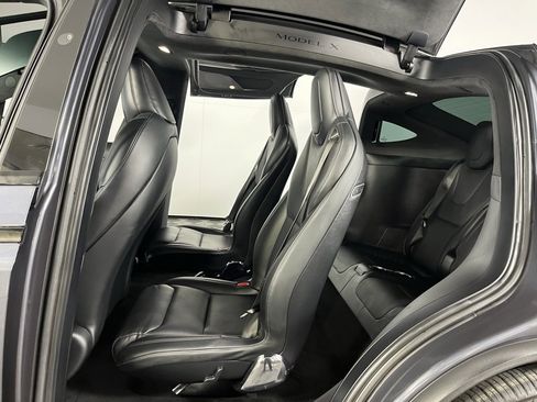 Used 2022 Tesla Model X image 27