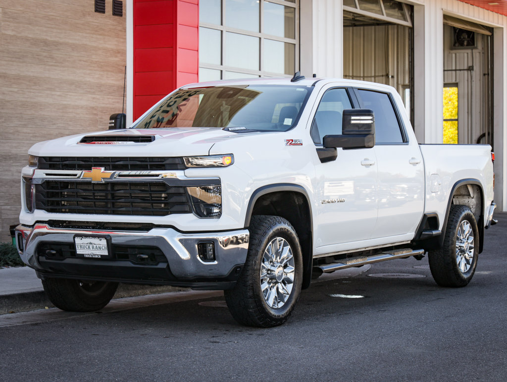 Used 2024 Chevrolet Silverado 2500 LT w/ Convenience Package AWD/4WD image 8