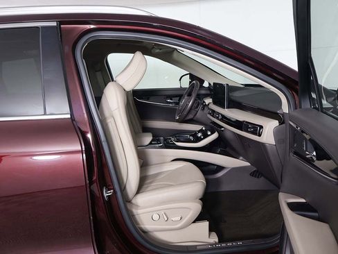 Used 2022 Lincoln Nautilus Reserve w/ Luxury Package image 32